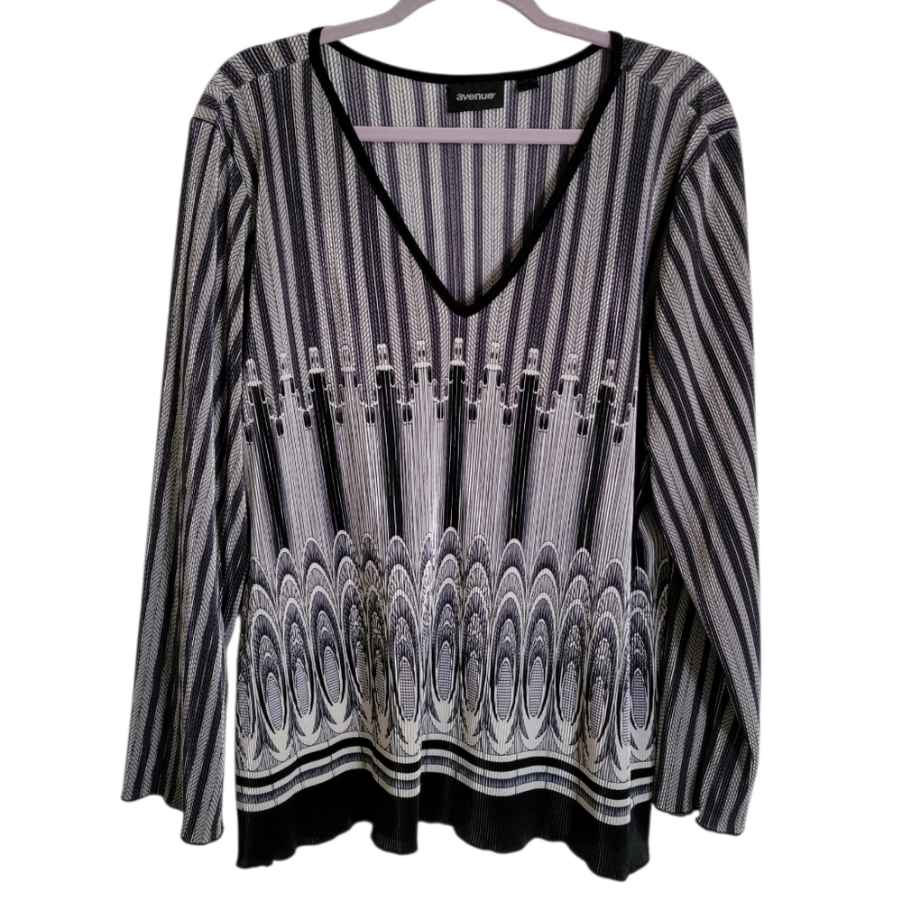 Avenue Black and White Patterned V-Neck Blouse Plus Size 22/24